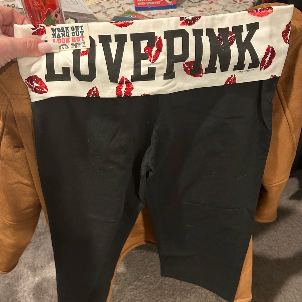 NWT Victorias Secret Pink cropped legging M